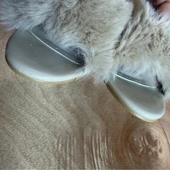 Cape Robbin Beige Faux Fur Slide Heels - Picture 6 of 9